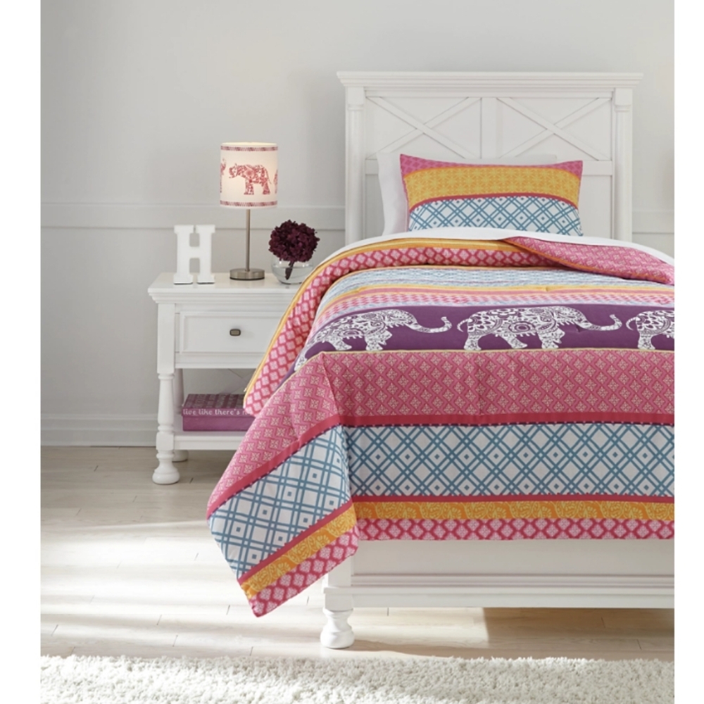 Meghana Twin comforter & standard sham with matching curtains - Picture 13 of 14